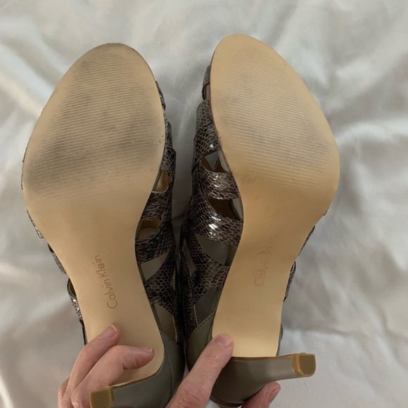 Calvin Klein super sexy goes with everything shoe! - Picture 3 of 7